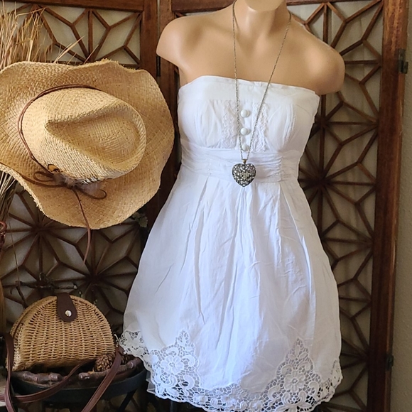 SUMMER BEAUTIFUL WHITE LACE MINI STRAPLESS 3 DRESS - Picture 5 of 16